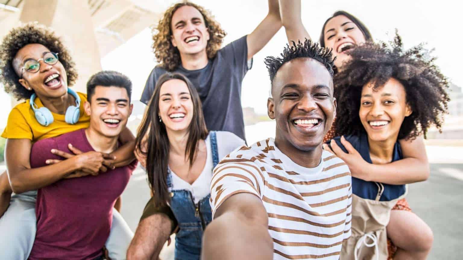 La prima crepa: I giovani non vogliono diventare adulti per paura del futuro?